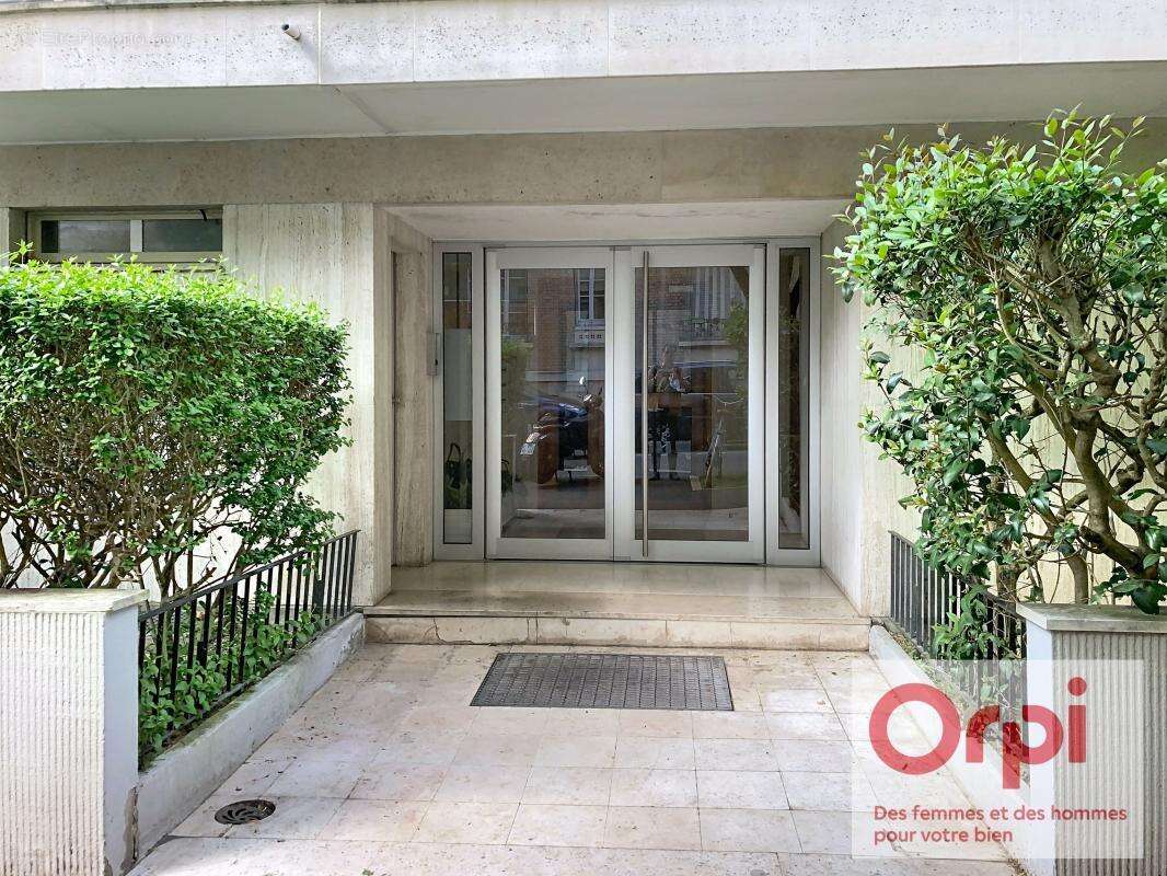 Appartement à ISSY-LES-MOULINEAUX