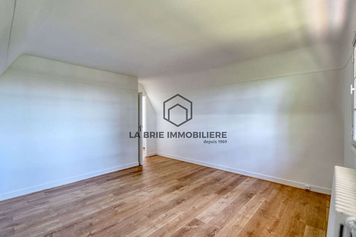 Maison à MANDRES-LES-ROSES