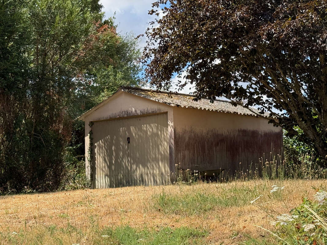 Auv 1224 : Maison en pierres, garage, vue superbe, 822m2 - photo 12