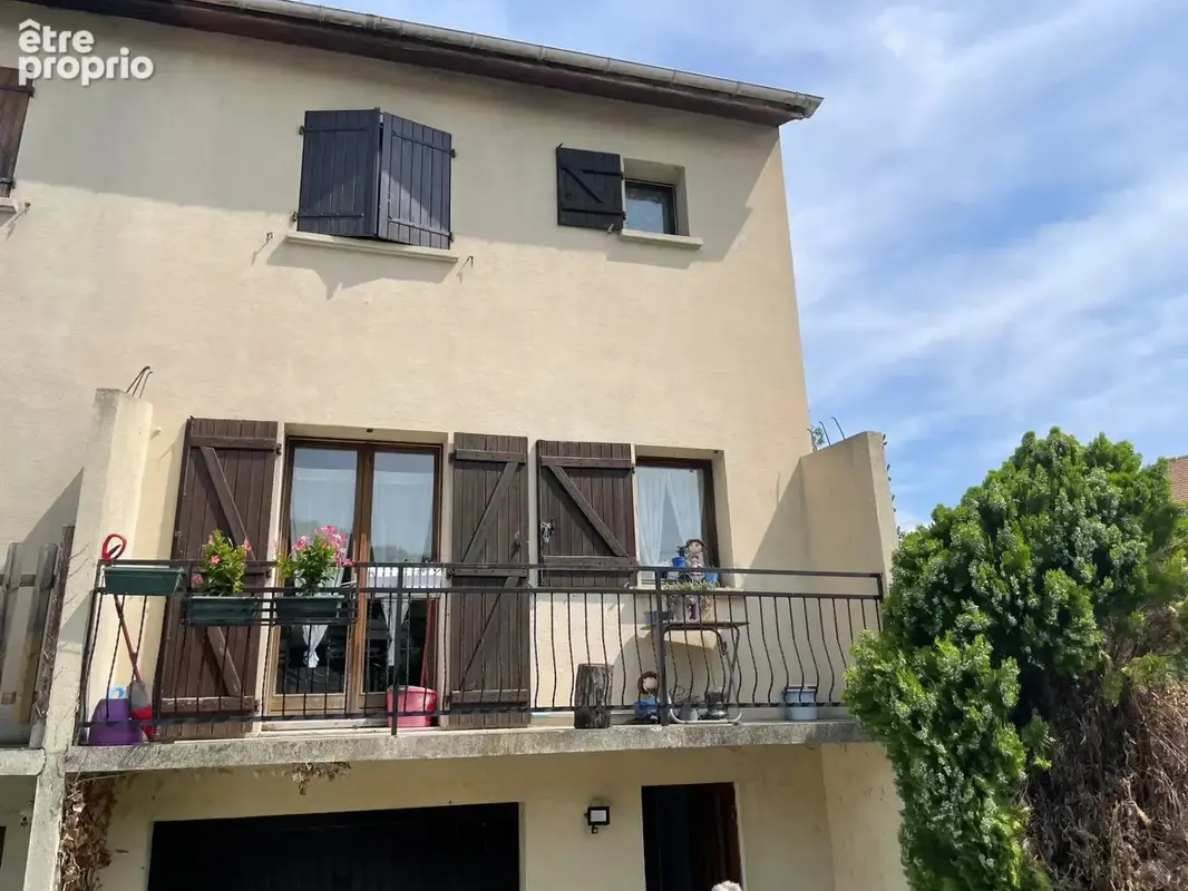 Maison à COUBRON