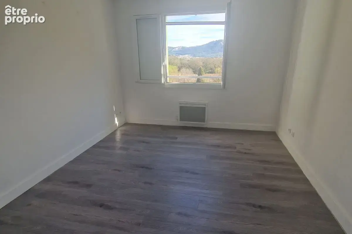 Secteur Buzine Villa T4 non mitoyenne de 102m² avec vue panoramique et garage sur terrain de 400m² - photo 6