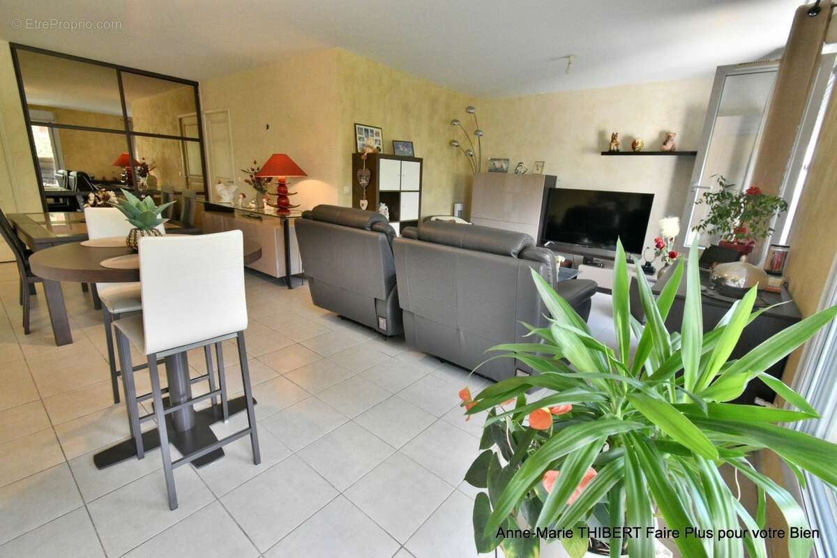 Appartement à vendre 3 pièces MEYZIEU (69) avec balcon, cave et garage - photo 9