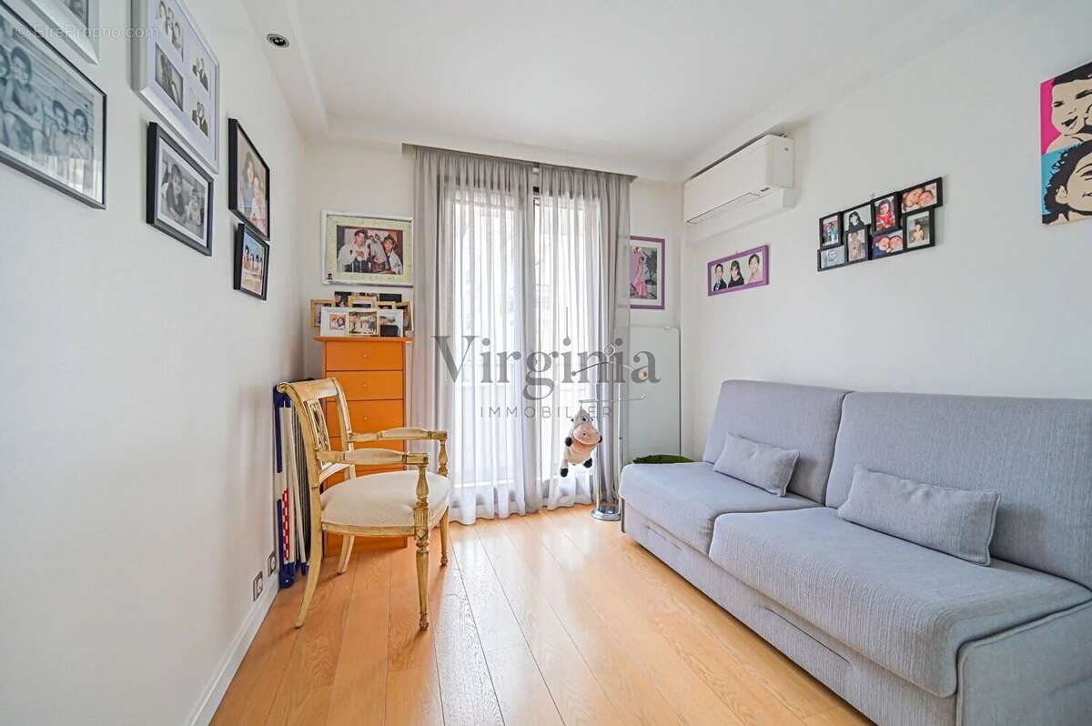 Appartement à CHARENTON-LE-PONT
