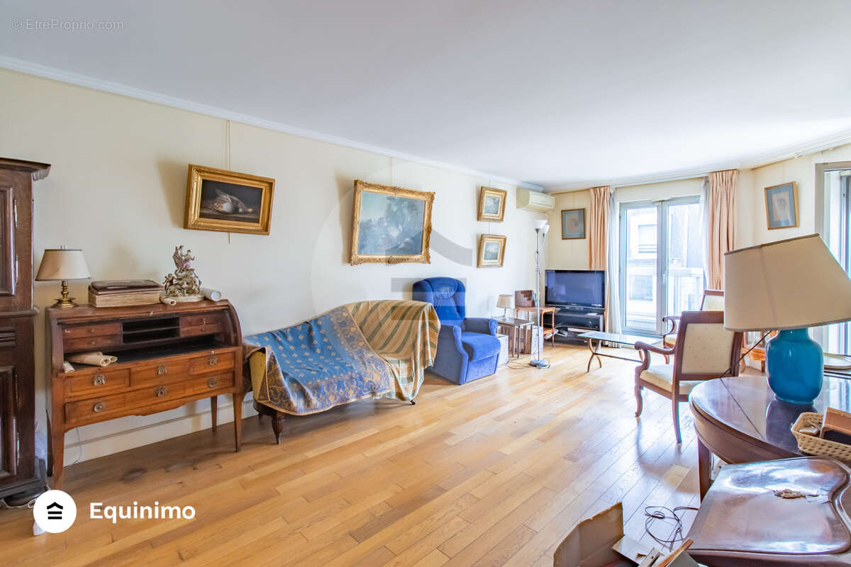 Appartement à PARIS-16E