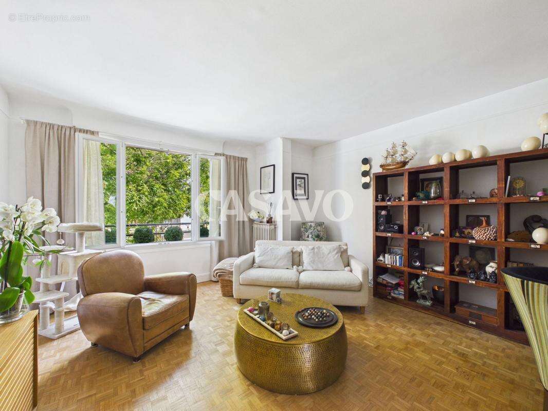 Appartement à PARIS-16E