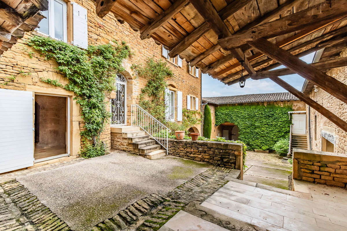 Maison à VILLE-SUR-JARNIOUX