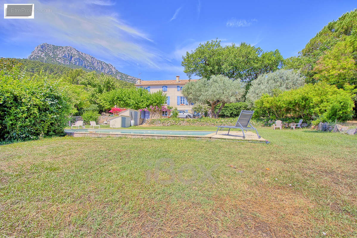 LA FARLEDE, secteur du Partegal, très jolie bastide sur 1 hectare de terrain plat - photo 3
