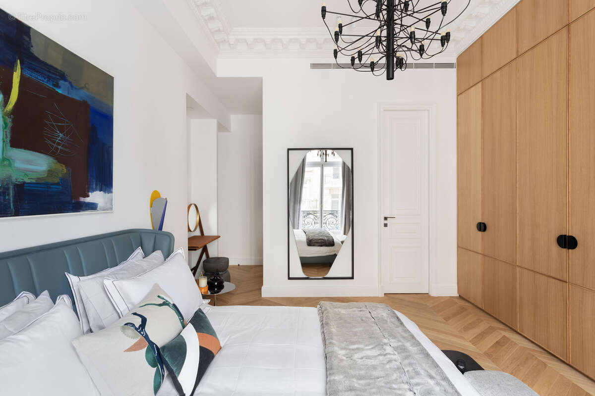 Appartement à PARIS-8E