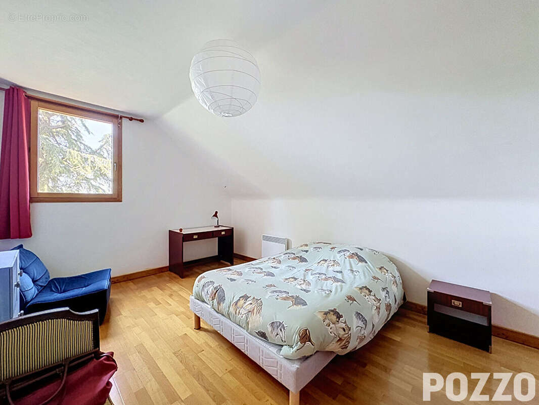 À VENDRE - Maison dans le bourg de Bréhal de 255m² au calme avec parc arboré - photo 12