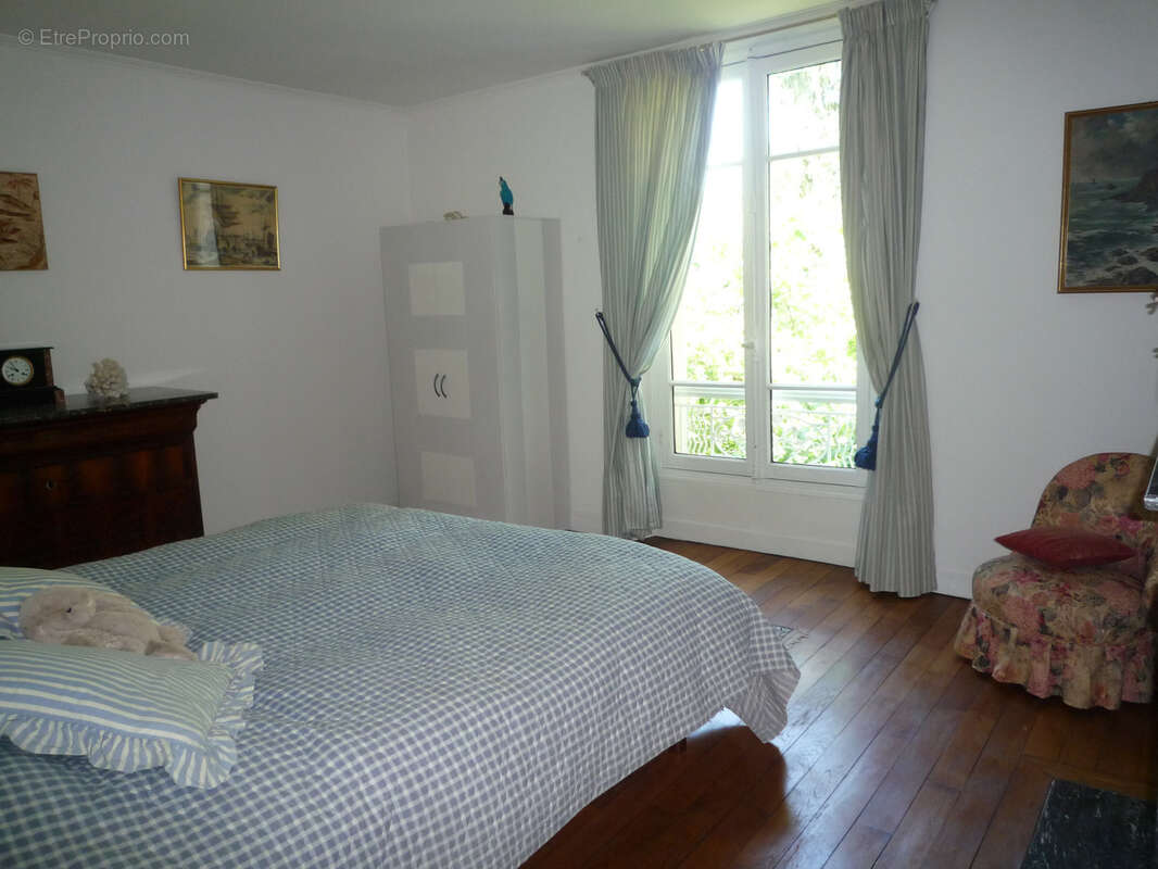 CHATEAU THIERRY  à vendre belle maison bourgeoise de 254 m2 dans un parc clos de 1372 m2 - photo 8