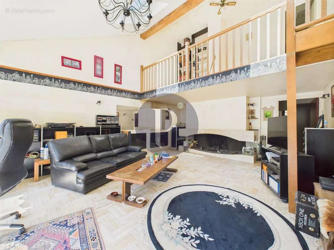 Maison à VERRIERES-LE-BUISSON