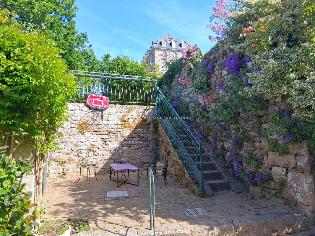 Maison à QUINTIN