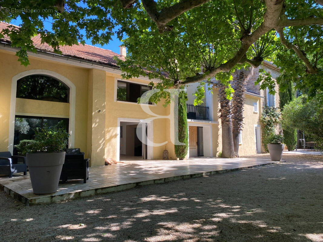 Maison à PERNES-LES-FONTAINES