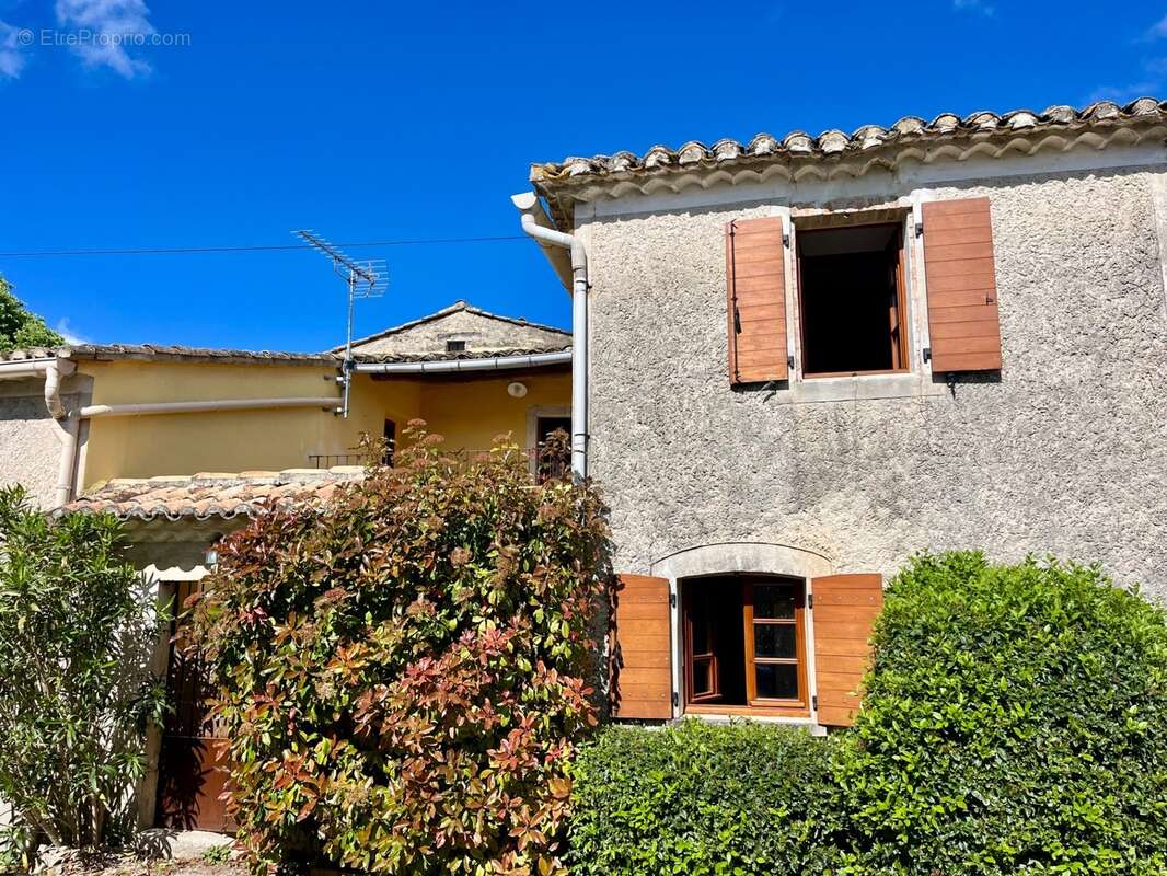 Maison de caractère rénovée – Cour, terrasse et 4 chambres – Secteur Lussan  - photo 21