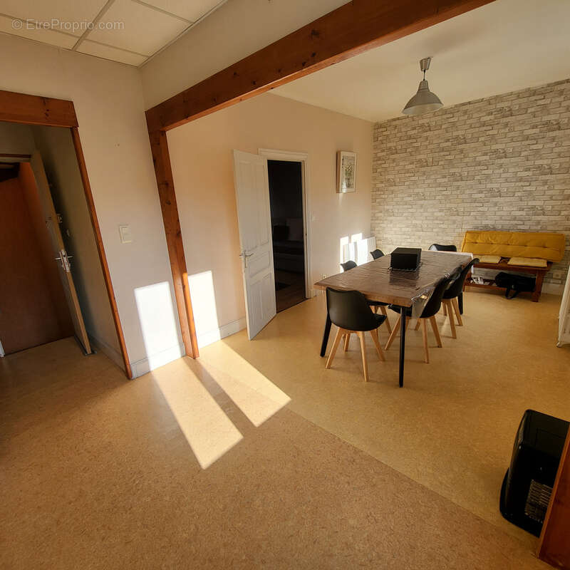 Appartement à RIOM-ES-MONTAGNES