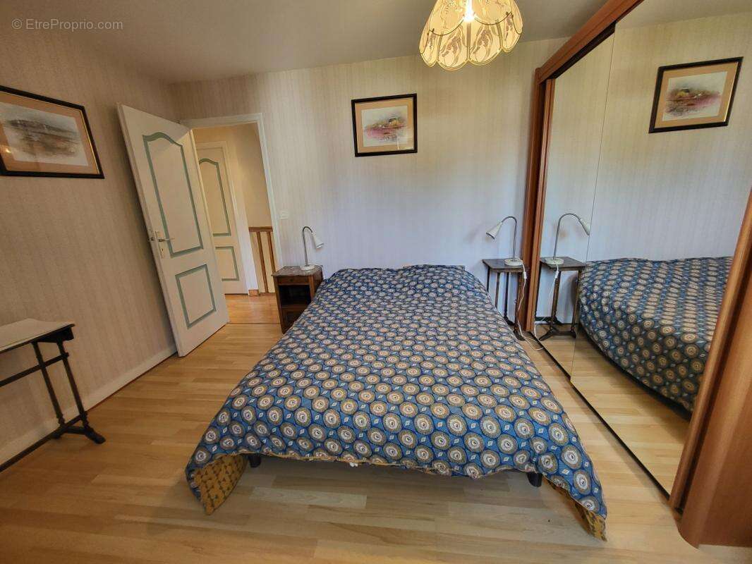 Maison de 101.52 m² plus une véranda de 14.50m² sur jardin clos de 552 m², 4 chambres. plages et commerces à pied - photo 9