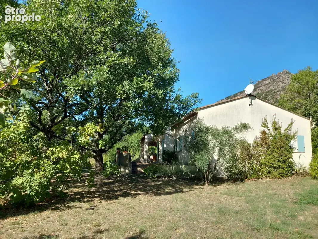 Superbe villa plain pied avec piscine sur 4000M2 arborés. - photo 23