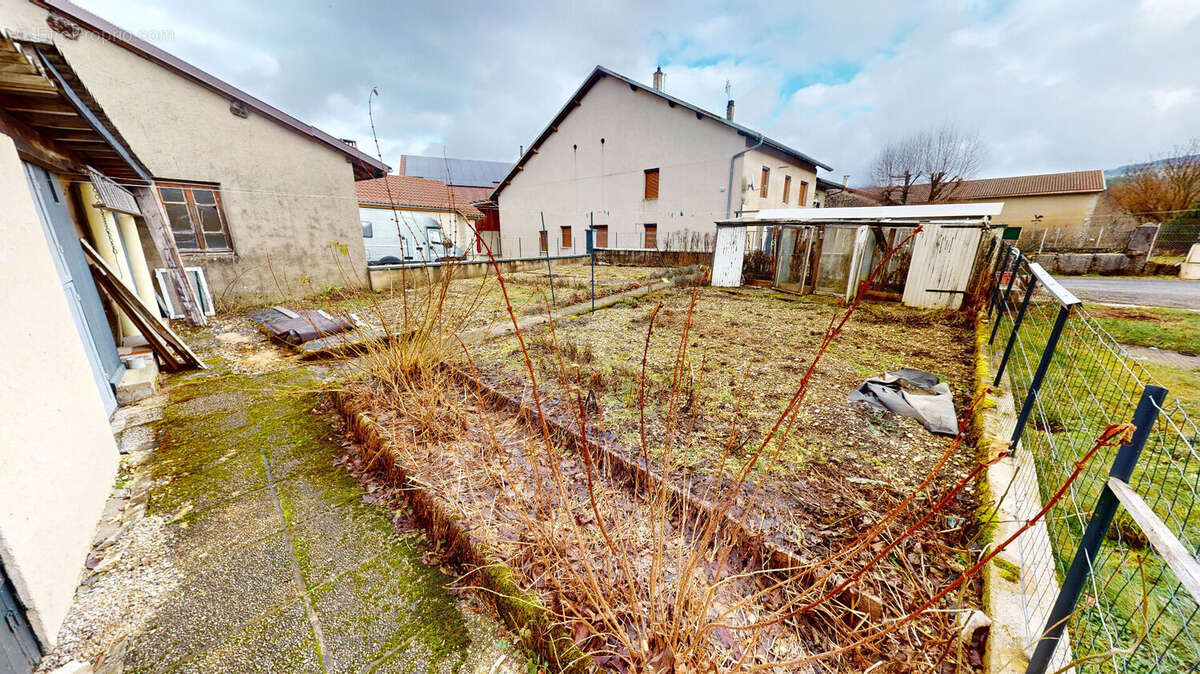 Maison à VIEU-D'IZENAVE