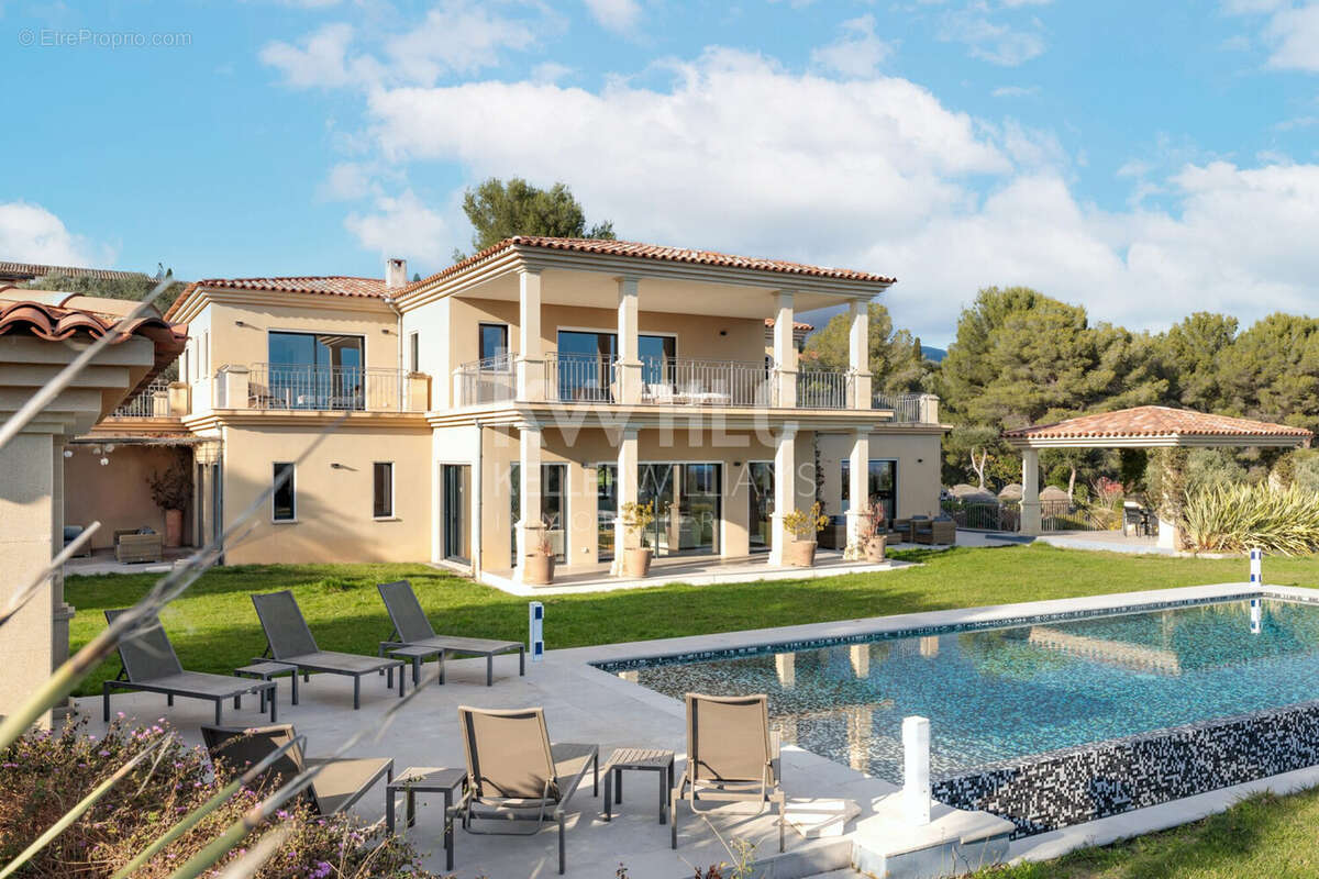 Maison à ROQUEFORT-LES-PINS