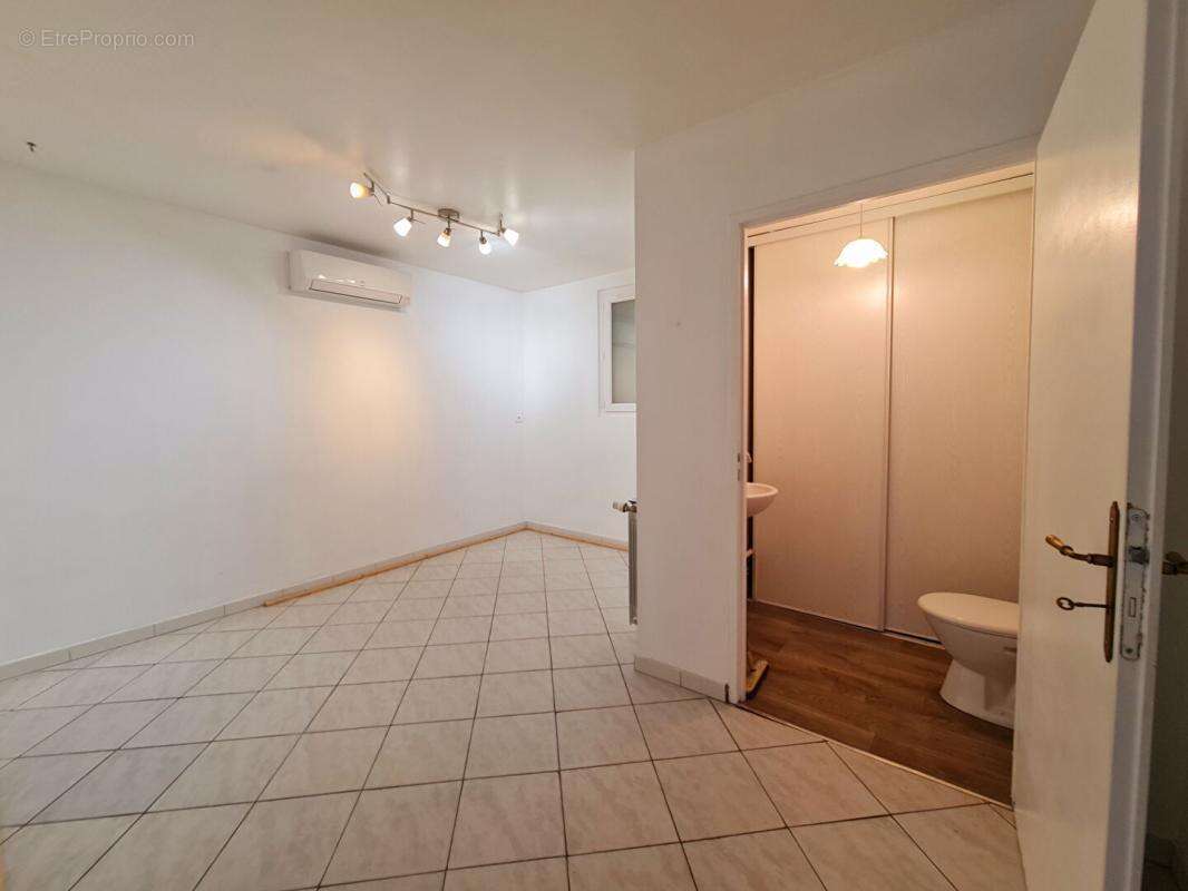 Alès - Maison de 150M² proche des commerces et école - photo 8