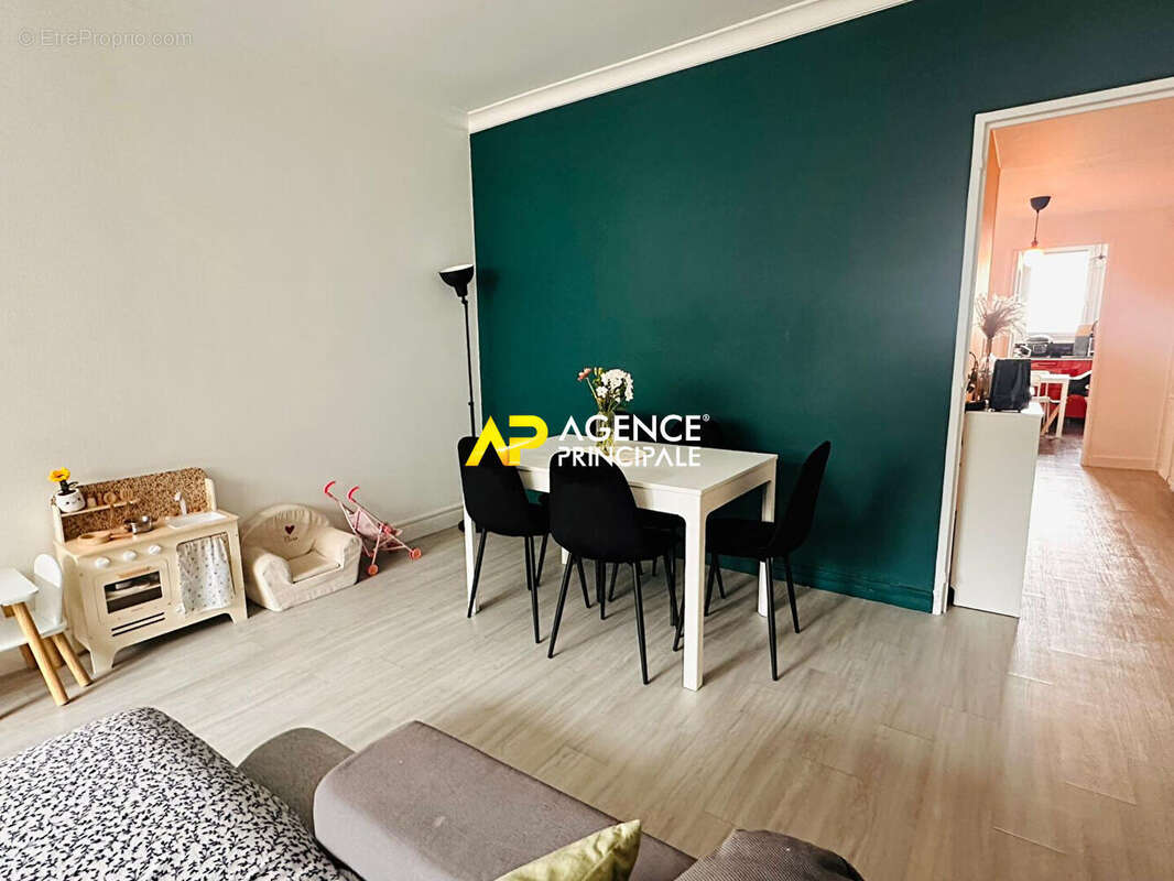 Appartement à SARTROUVILLE