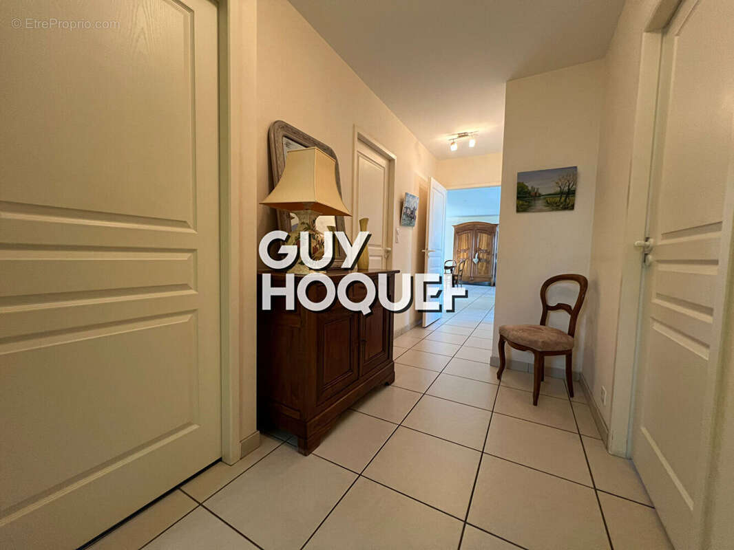 Maison à SAINT-LEGER-LES-PARAY