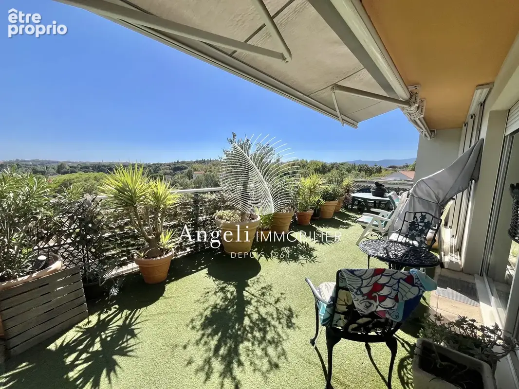 Appartement en dernier étage - FREJUS - photo 2