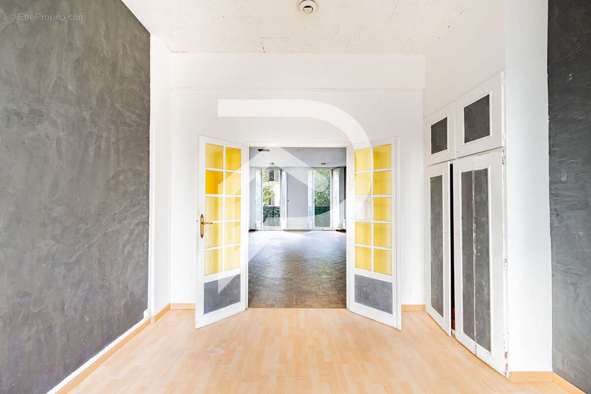 Appartement à MARSEILLE-5E