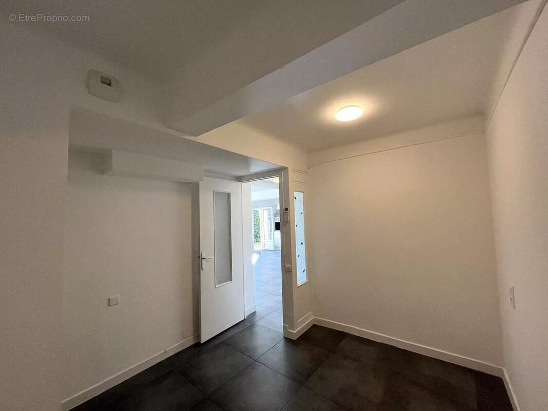 Appartement à EZE