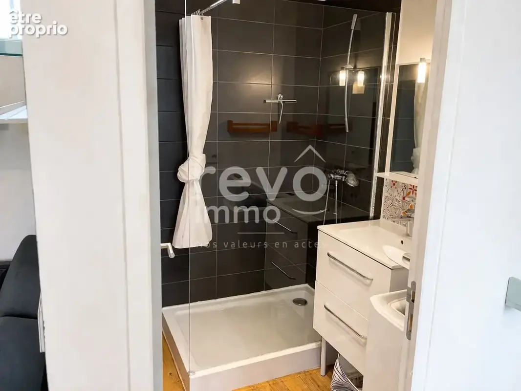 Angers centre ville, T2 meublé de 43 m²  Loué 950 /mois  Bail jusqu'en 2027  Rentabilité 5,3 % - photo 10