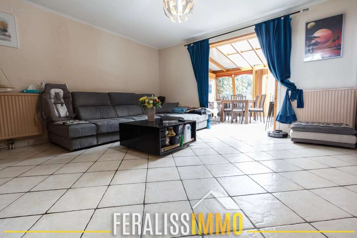 Maison au calme, beaux volumes et véranda plein sud ! - photo 3