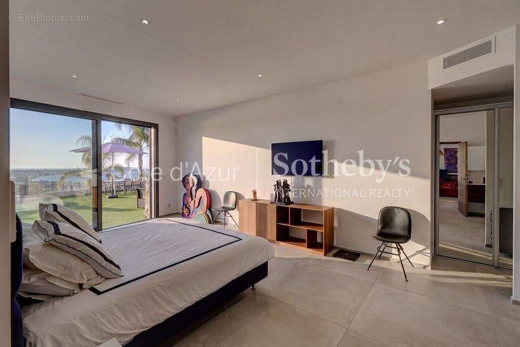 Villa contemporaine rénovée avec vue panoramique mer et Cap d’Antibes - photo 10