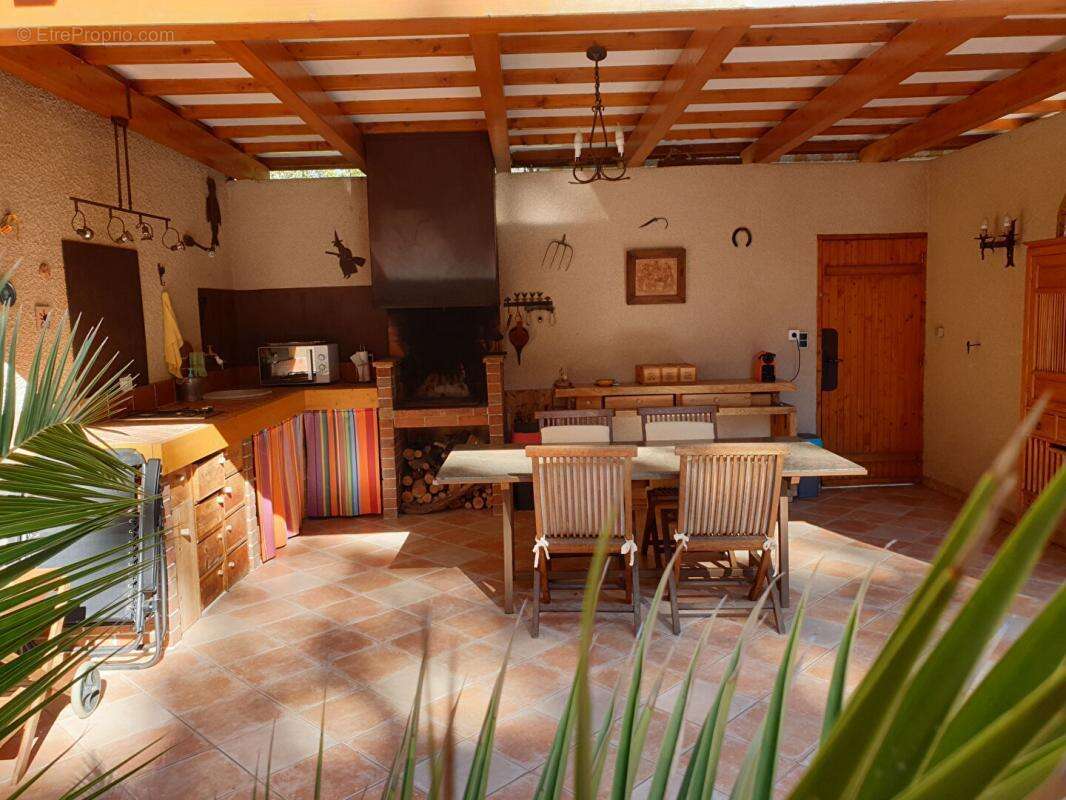 Un ensemble regroupant une maison d'architecte indépendante  avec grand garage, local professionnel et un locatif à Amélie les B - photo 3