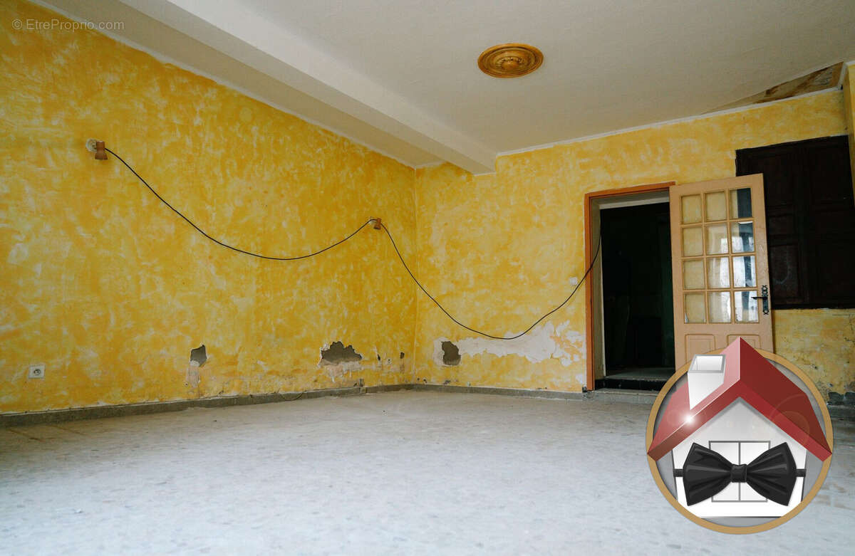 Appartement à MONTAREN-ET-SAINT-MEDIERS