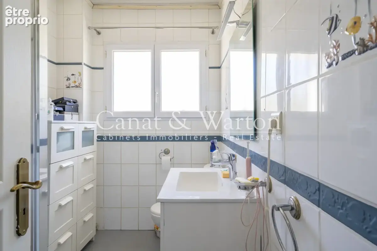 À quelques pas du port de cavalaire: villa de caractère avec piscine - photo 9