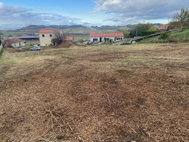 Terrain à LUZILLAT