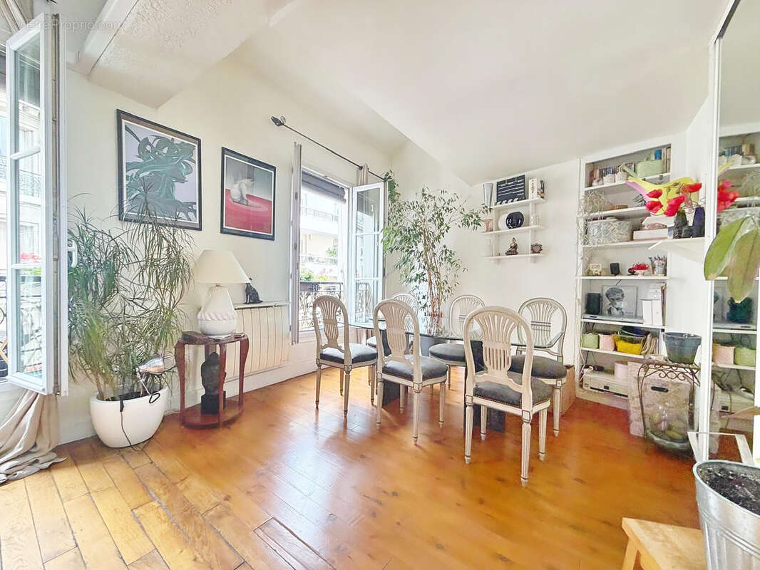 Appartement à PARIS-10E