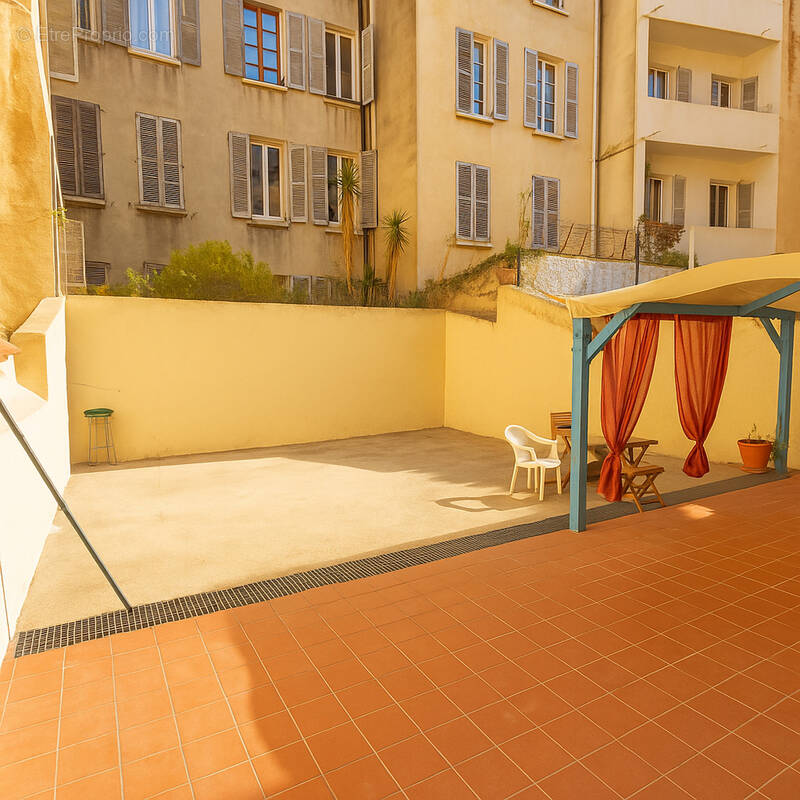 Appartement à MARSEILLE-1E