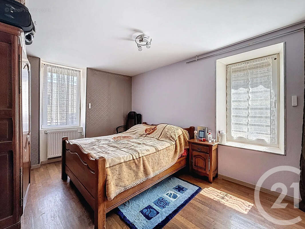 Maison à MIREBEAU-SUR-BEZE