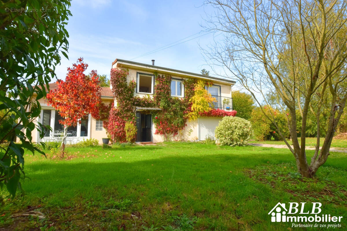 Maison à LES ESSARTS-LE-ROI