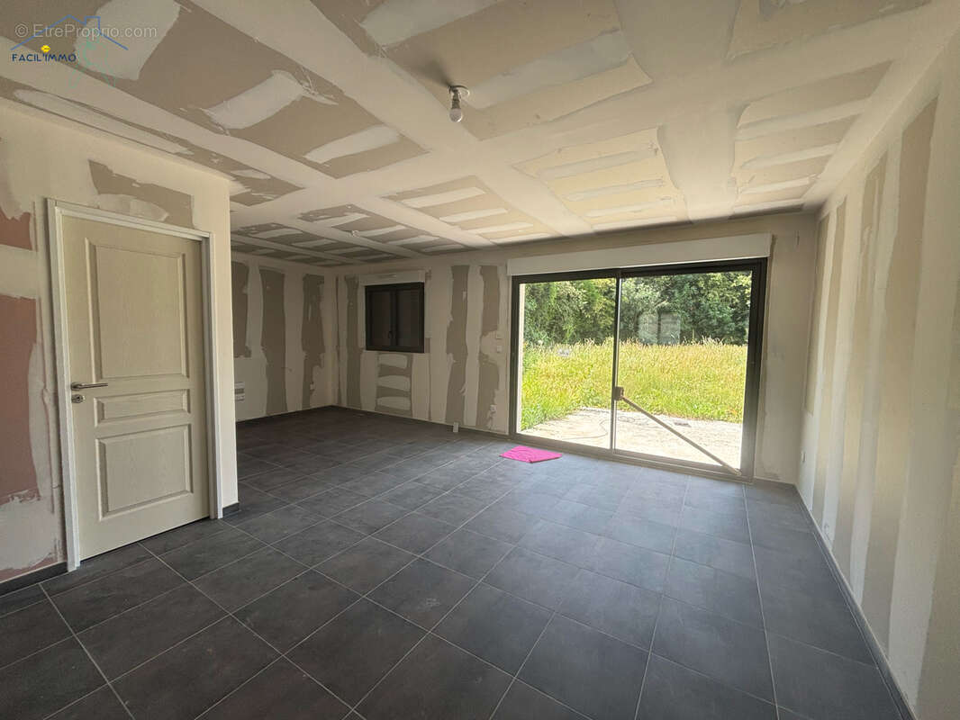 Pavillon individuel neuf en retrait de rue - photo 3