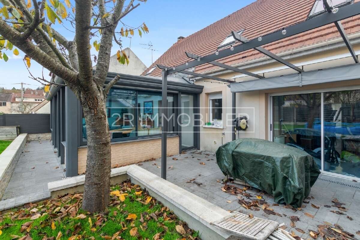 Maison à BUSSY-SAINT-GEORGES