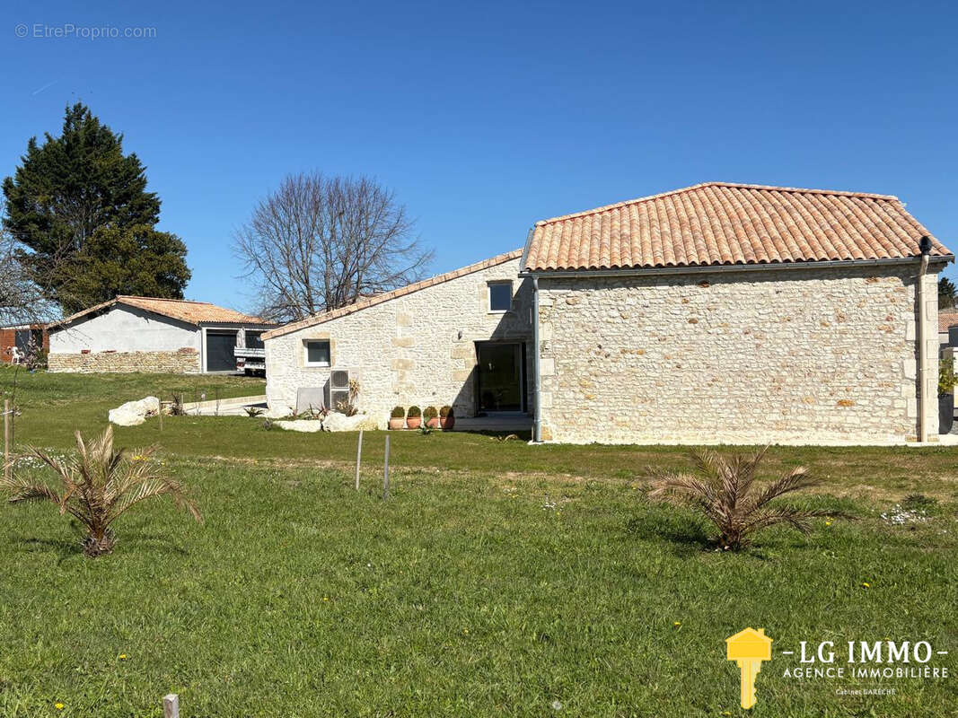Maison à EPARGNES