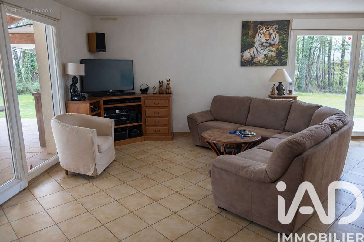 Maison 154 m² à Saint-Laurent-Des-Hommes  - photo 6