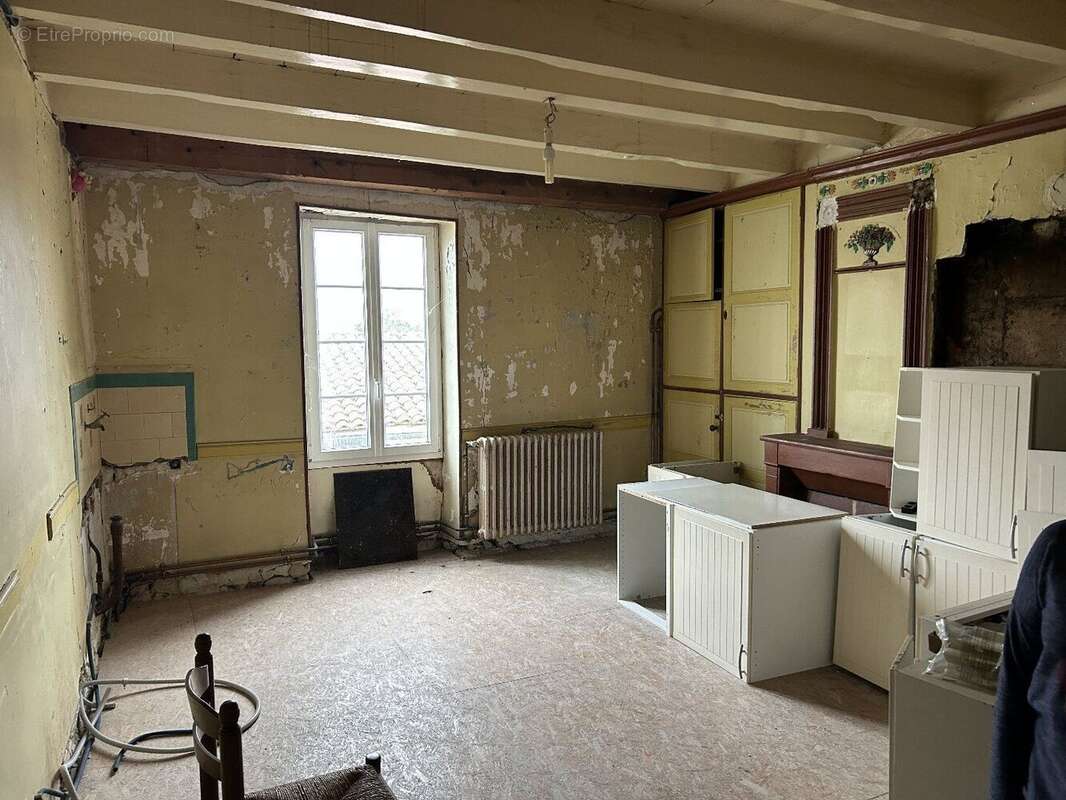 Maison à SAINT-JEAN-D'ANGELY