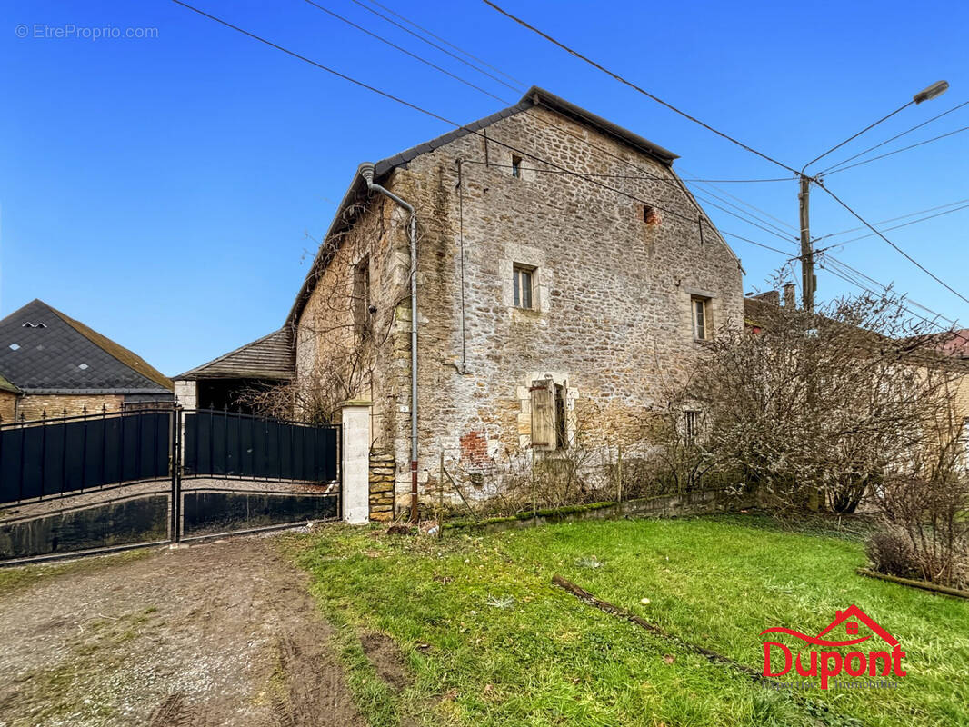 Maison à TARZY