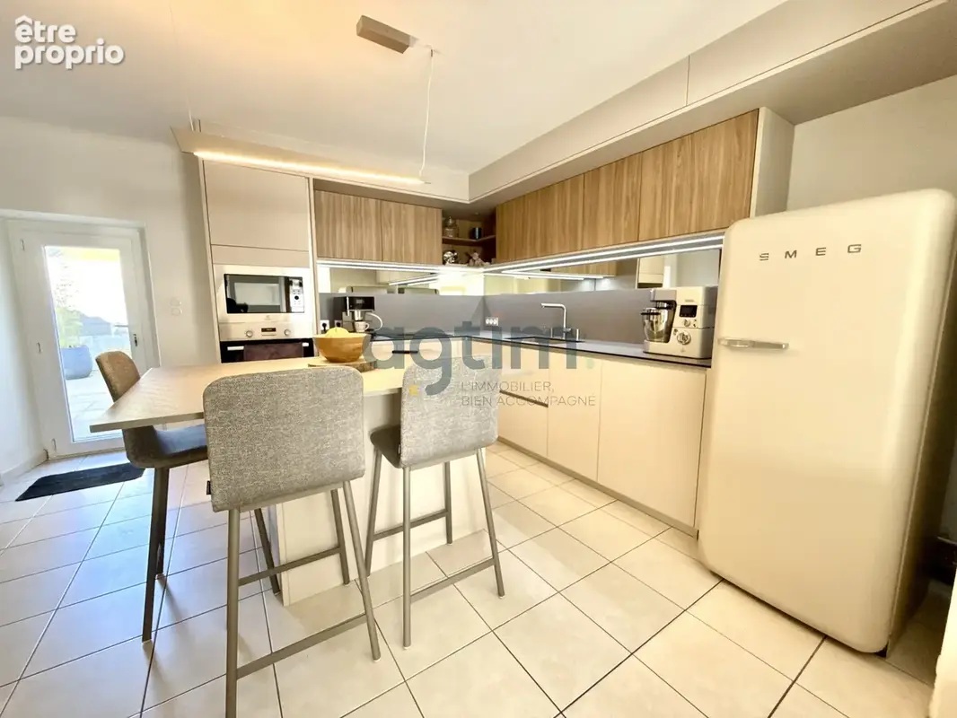 Montaigu, centre-ville, maison en pierre, 69m2 hab, 2 chambres, terrain et dépendances - photo 9