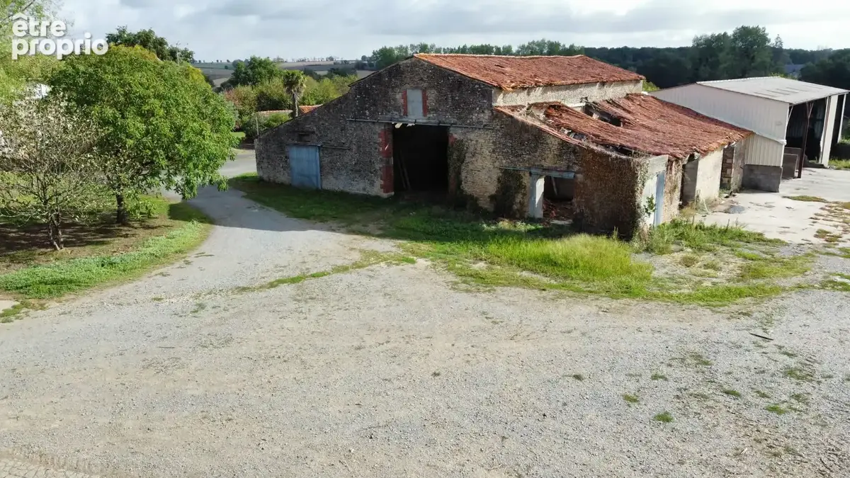 Ensemble immobilier de 2 maisons en pierre et une grange vendéenne a proximité de vouvant - photo 4