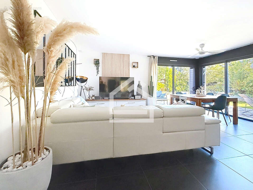 Maison moderne de 2018 avec suite parentale et piscine - photo 9