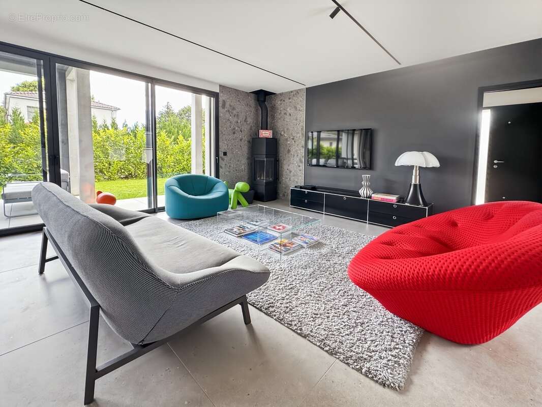 Maison d'architecte + T1bis d'exception à vendre au centre de DIVONNE LES BAINS - photo 4
